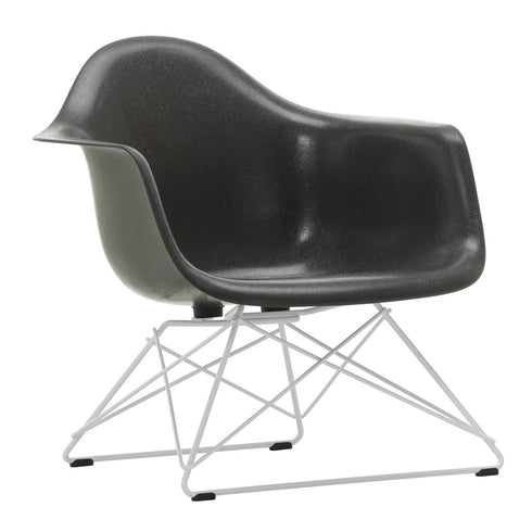 Eames Armchair in Fiberglass LAR / White Base